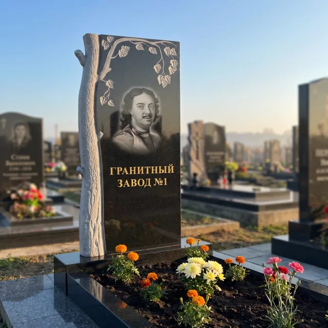 3097 Мемориальное надгробие дерево
