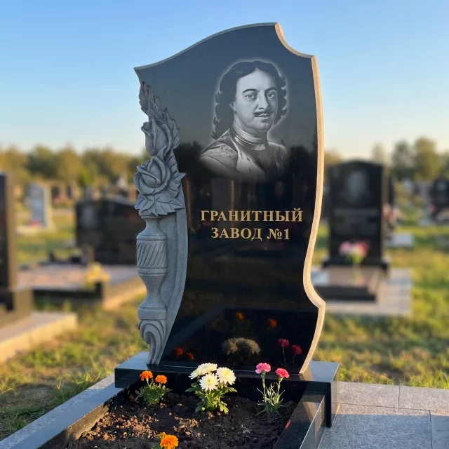3143 Надгробие резное ваза с розами