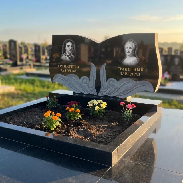 3242 Памятник резной
