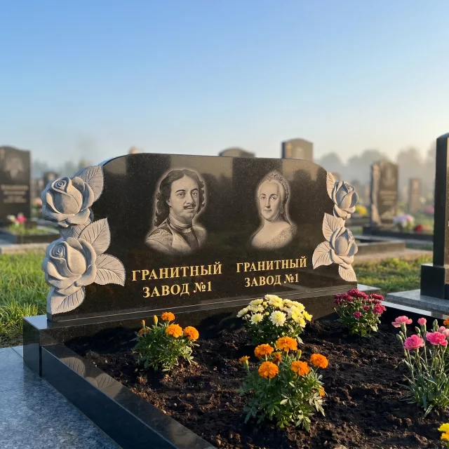 3207 Памятник резной парная розы